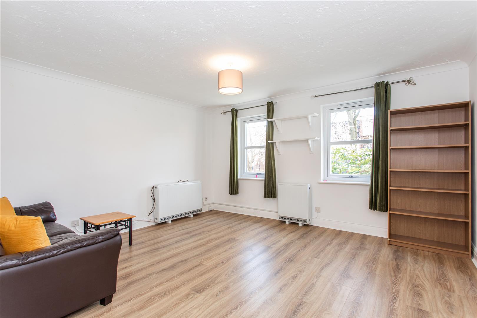 1 bed property in Beatrice House, Stepney Green